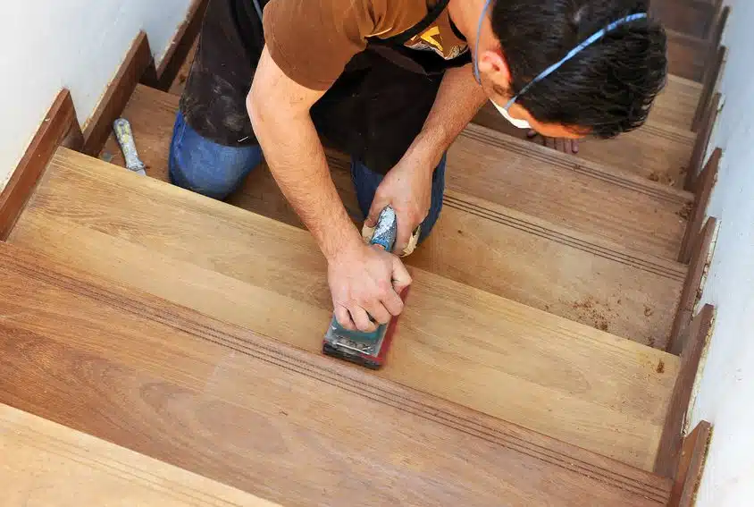 Comment réussir la rénovation de son escalier en bois ?